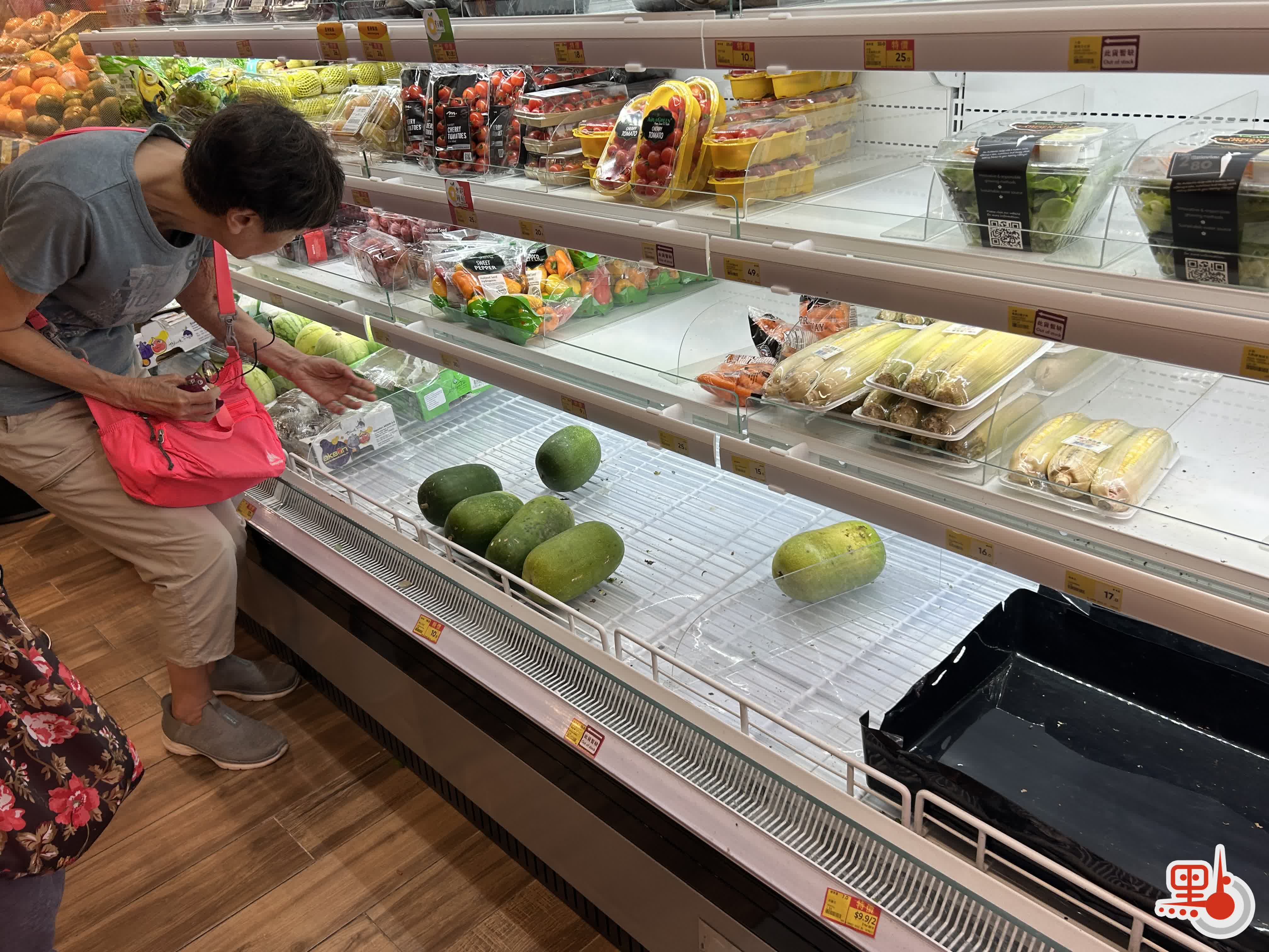 Super Typhoon Saola: Hong Kong shoppers strip supermarket shelves