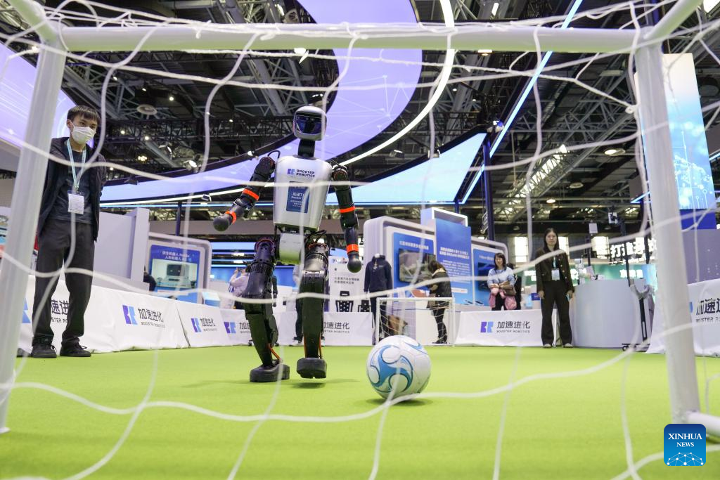 Photos | Humanoid robots shine at 2025 Zhongguancun Forum Photos | Humanoid robots shine at 2025 Zhongguancun Forum