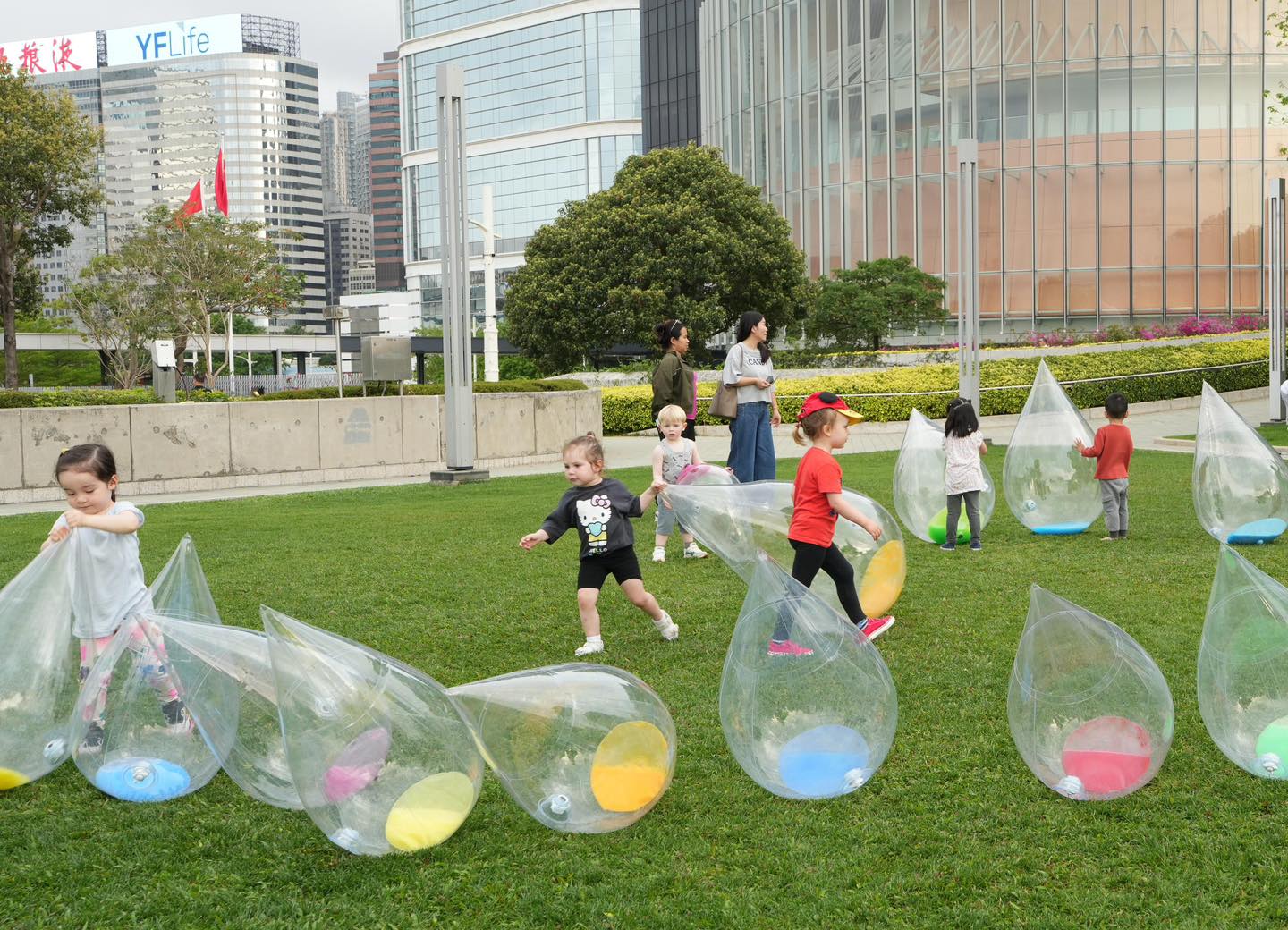 紀念東江水供港60周年「舞動水滴展」今起亮相添馬公園- 港聞- 點新聞