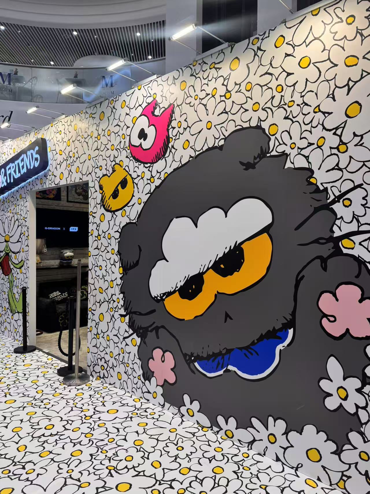 Chinapedia | G-Dragon's beloved cat ZOA takes over Causeway Bay in