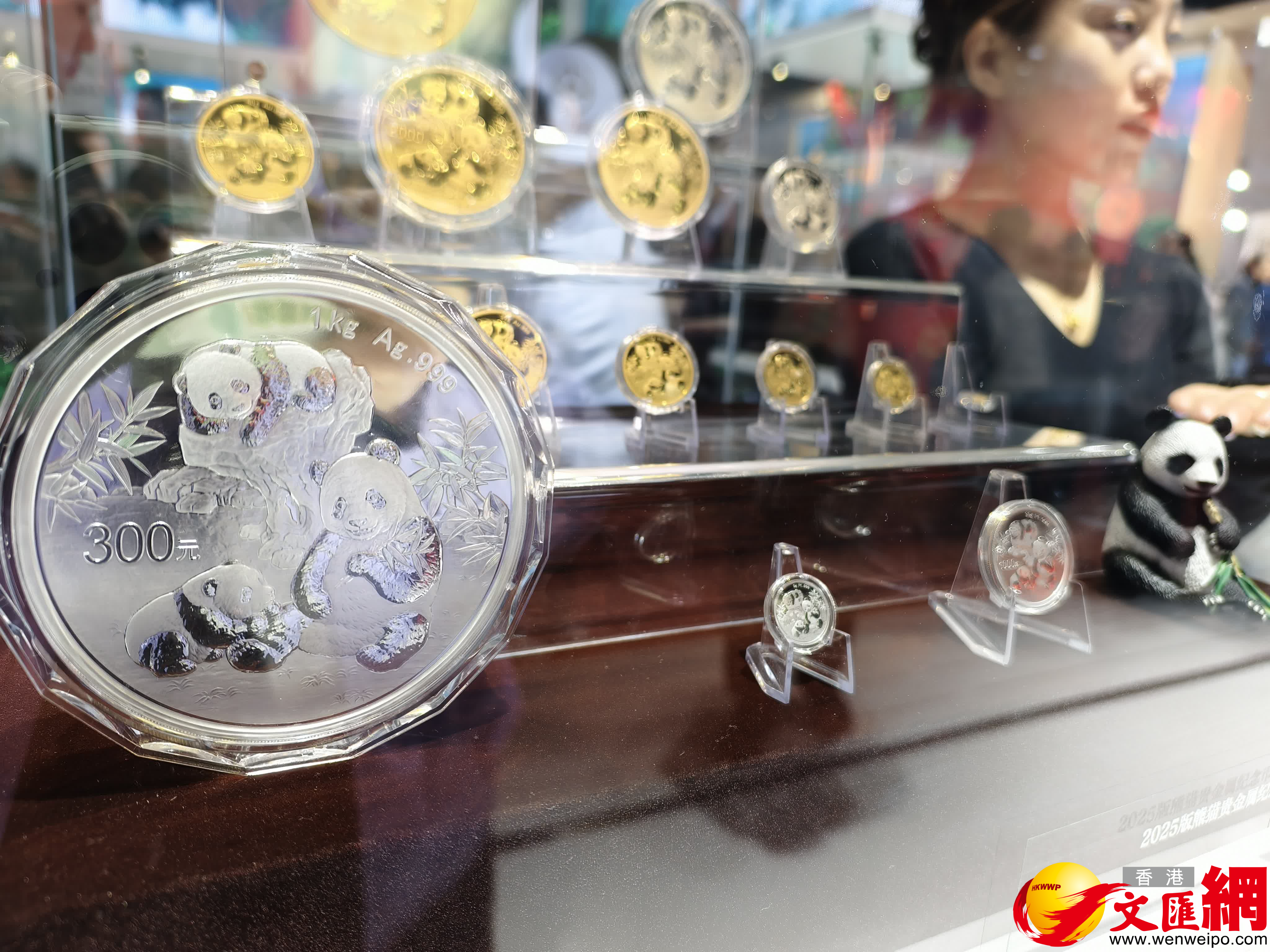 有片）飽覽「金」「錢」！全球21國錢幣亮相錢博會- 文博- 香港文匯網