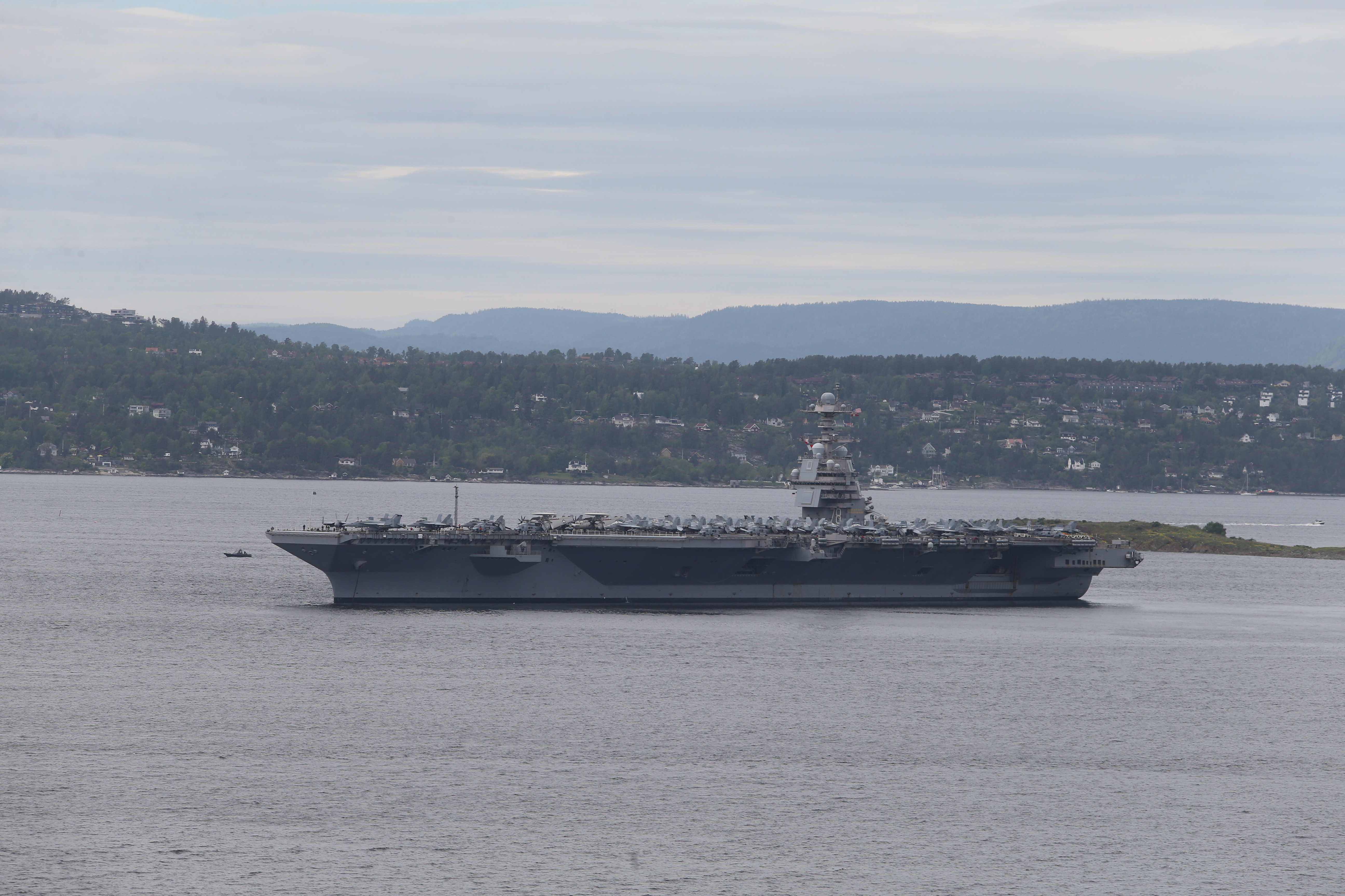 美國將新建兩艘「福特」級核動力航母以克林頓和布什命名- 國際- 香港文匯網