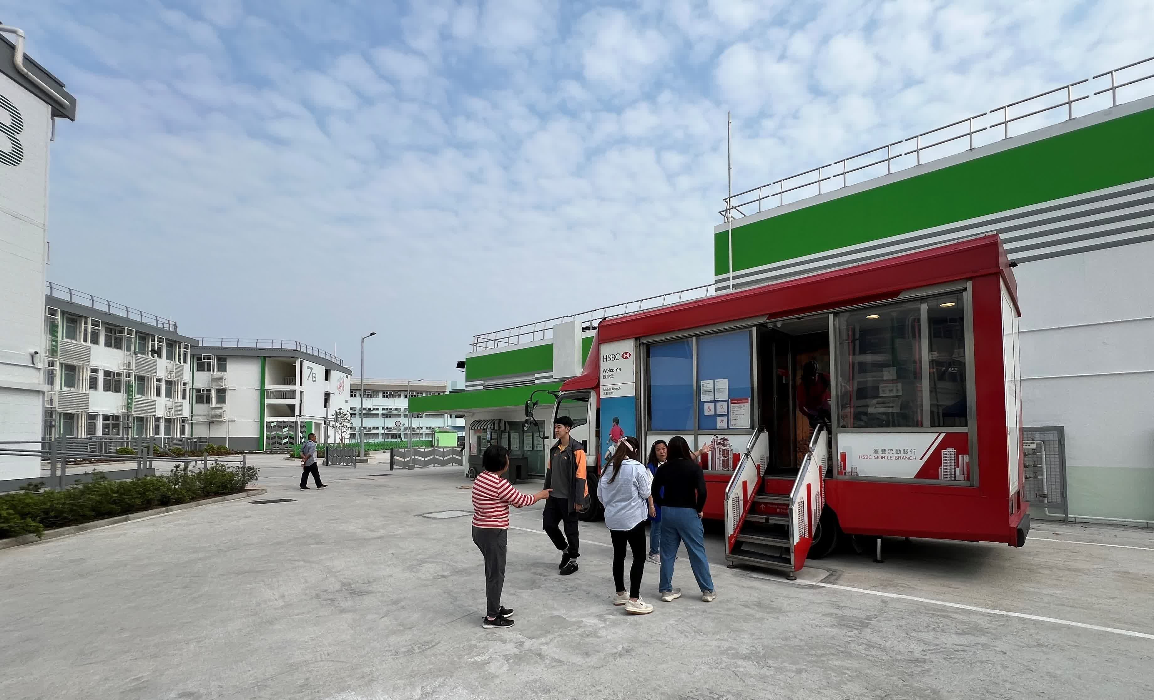 滙豐流動銀行逢周一駐元朗攸壆路首個簡約公屋- 香港- 香港文匯網